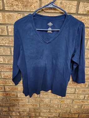 St. John's Bay Navy V-Neck  3/4 Sleeve Tee And White Tee